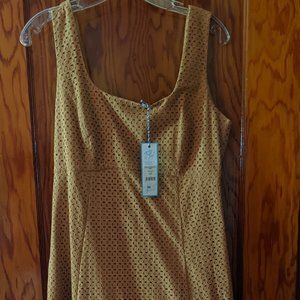 Draper James beige dress with pockets